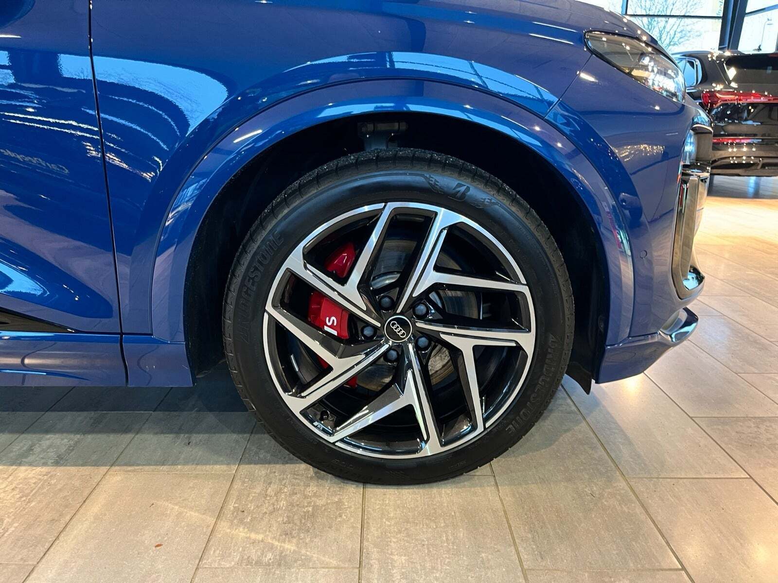 Rød Audi SQ6 e-tron fra 2024