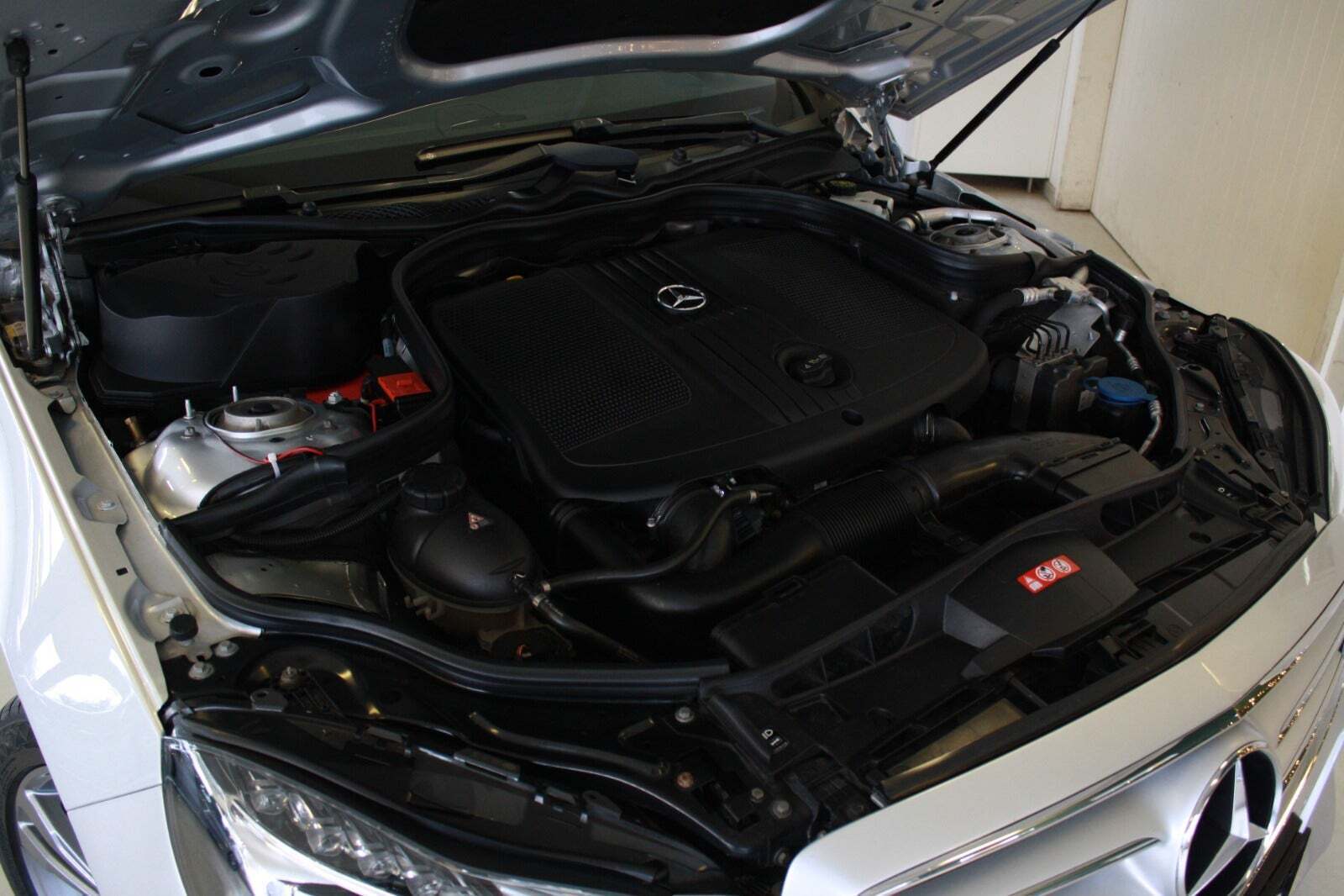 Sølv Mercedes E220 fra 2016