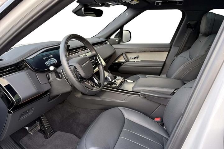 Grå Land Rover Range Rover sport fra 2025
