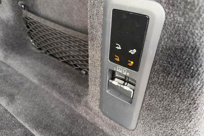 Grå Land Rover Range Rover sport fra 2025