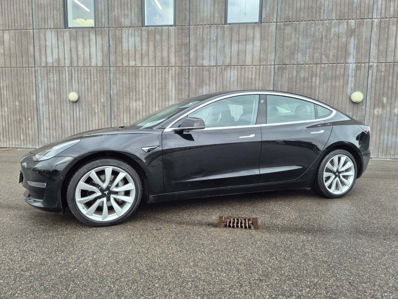 Tesla Model 3 Long Range RWD