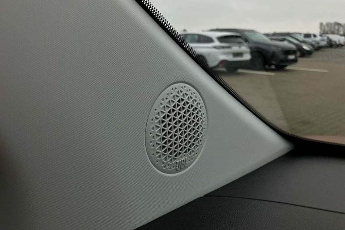 Grå Fiat 500e fra 2023