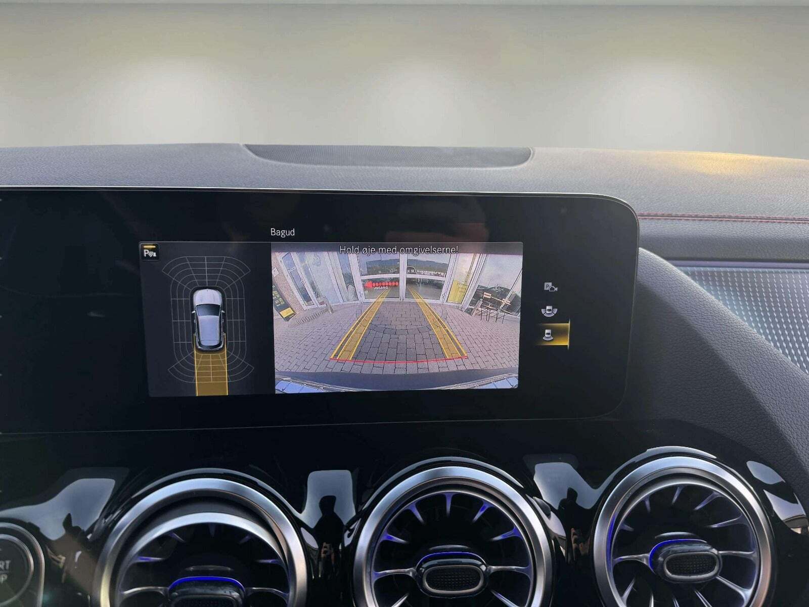 Grå Mercedes EQA250+ fra 2023