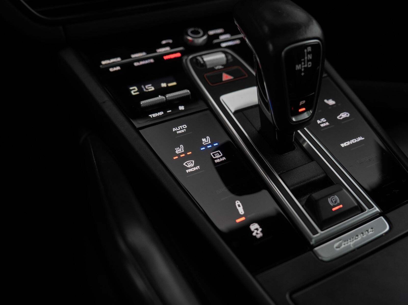 Sort Porsche Cayenne fra 2018