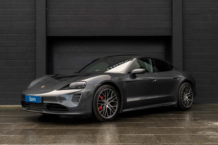 Grå Porsche Taycan 4S fra 2020 set udefra