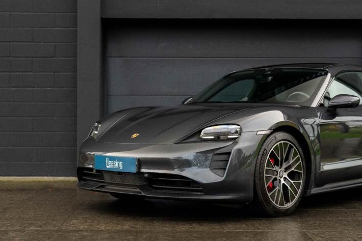 Grå Porsche Taycan 4S fra 2020
