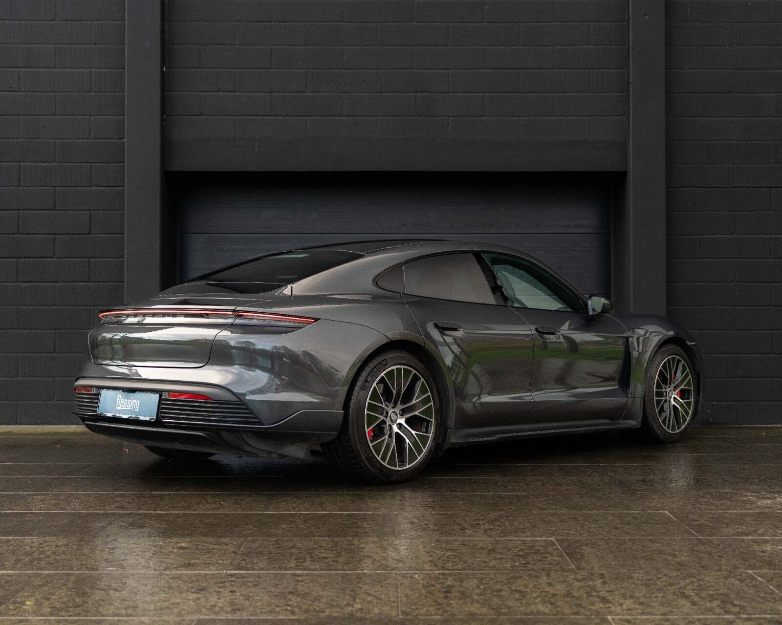 Grå Porsche Taycan 4S fra 2020