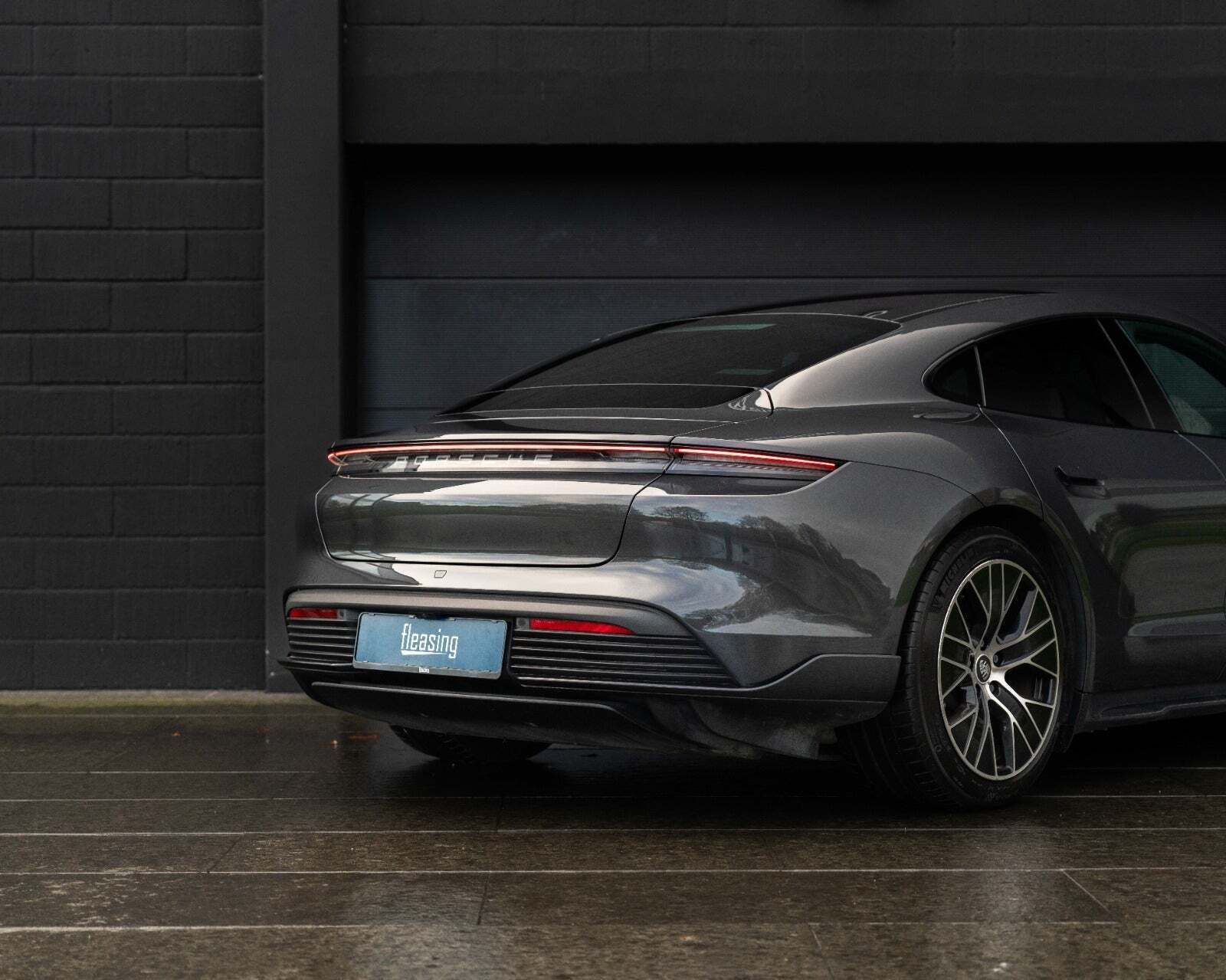Grå Porsche Taycan 4S fra 2020