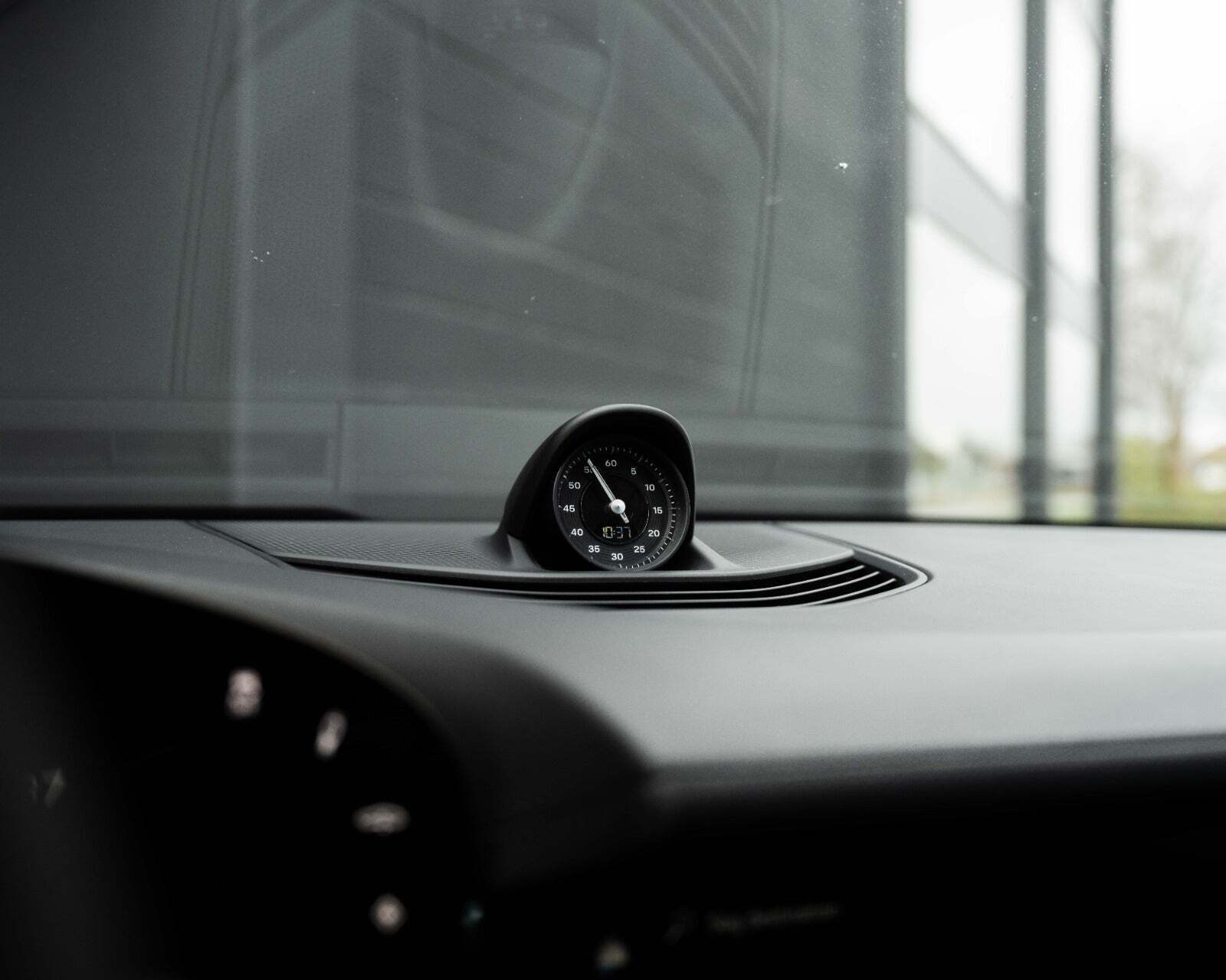 Grå Porsche Taycan 4S fra 2020