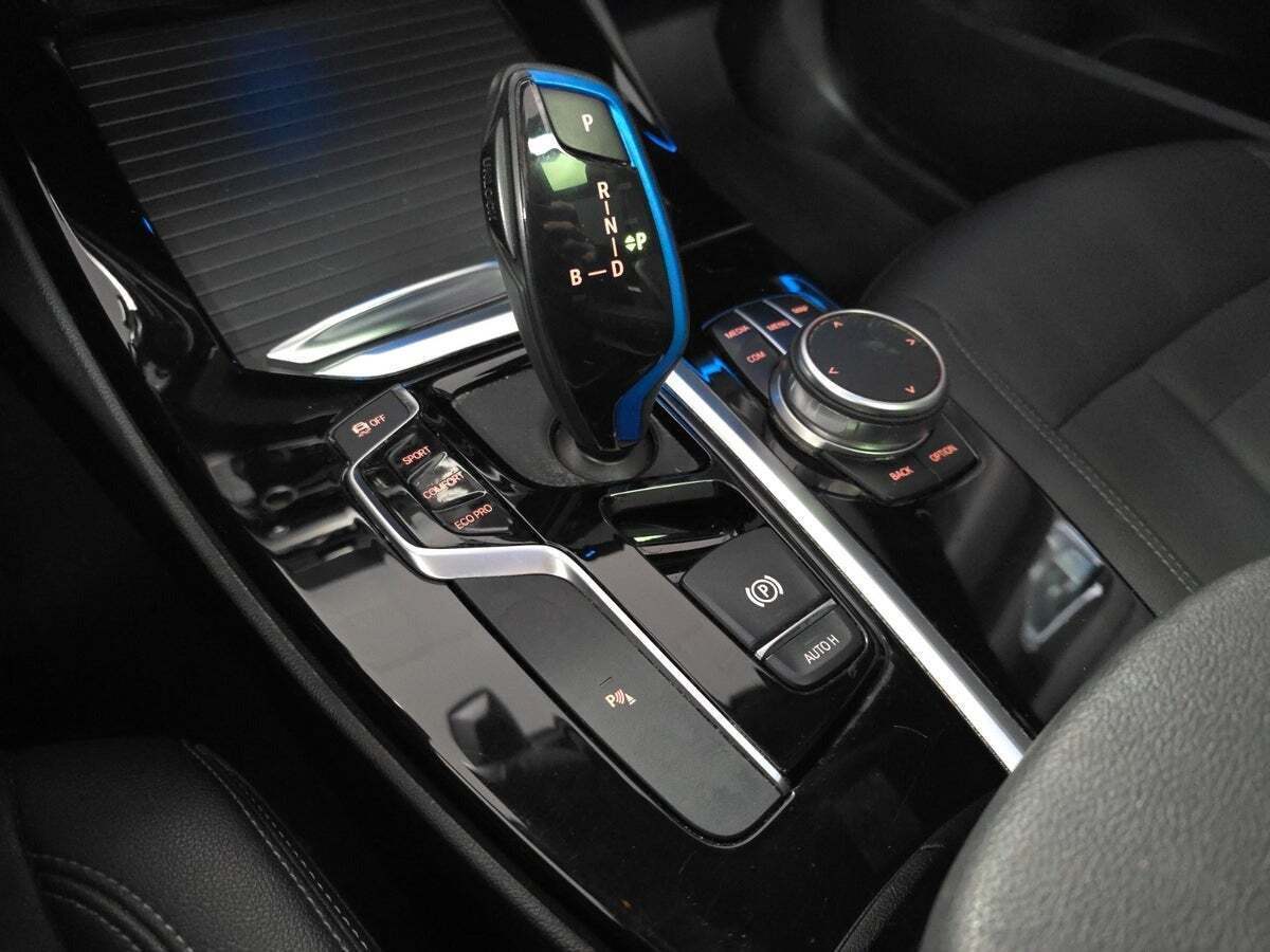 Blå BMW iX3 fra 2021