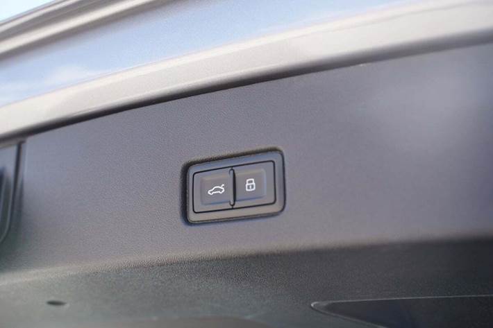 Grå Audi Q4 e-tron fra 2022