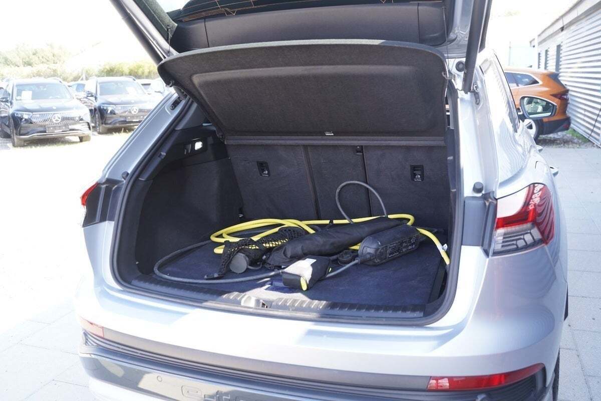 Sølv Audi Q4 e-tron fra 2024