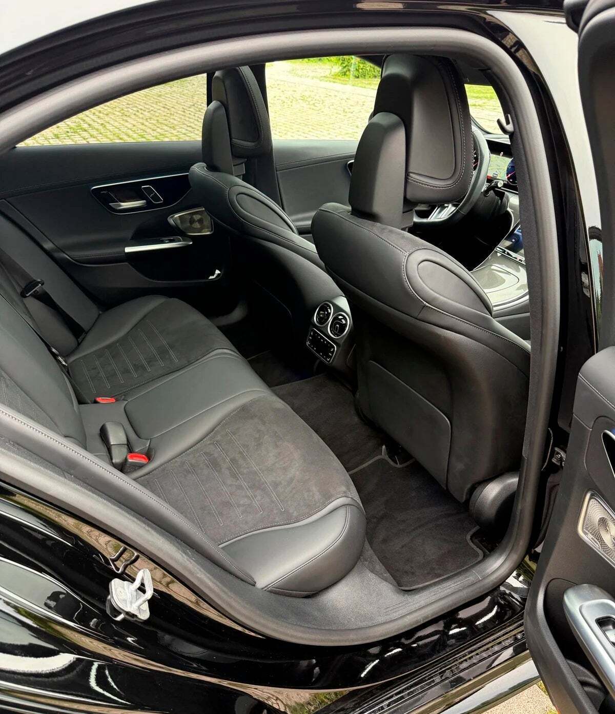 Sort Mercedes C300 d fra 2023