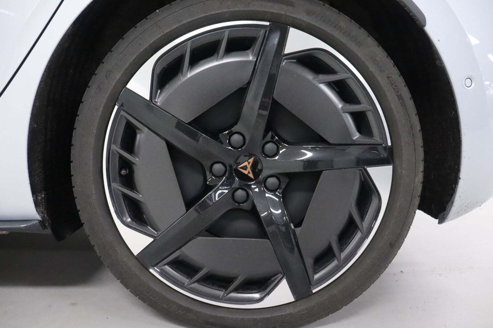 Sølv Cupra Born fra 2026