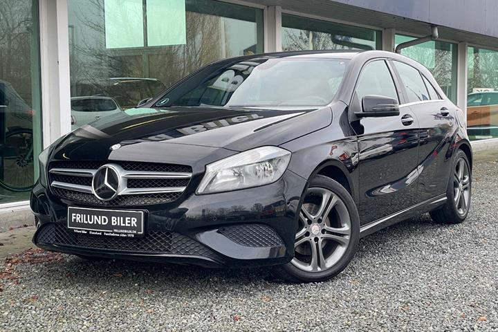Sort Mercedes A200 fra 2015 set udefra