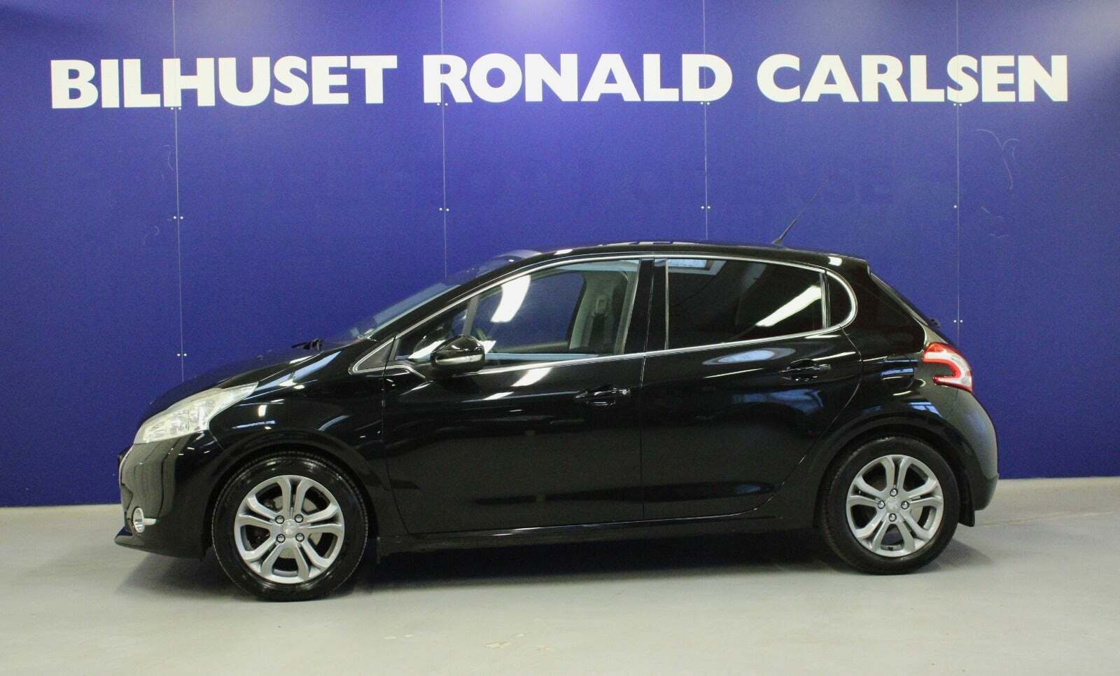 Peugeot 208 1,2 VTi Allure Sky