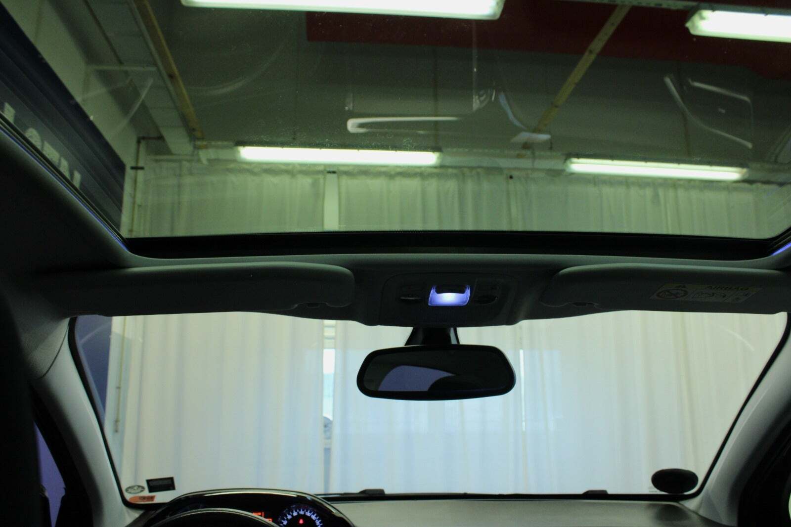 Peugeot 208 1,2 VTi Allure Sky