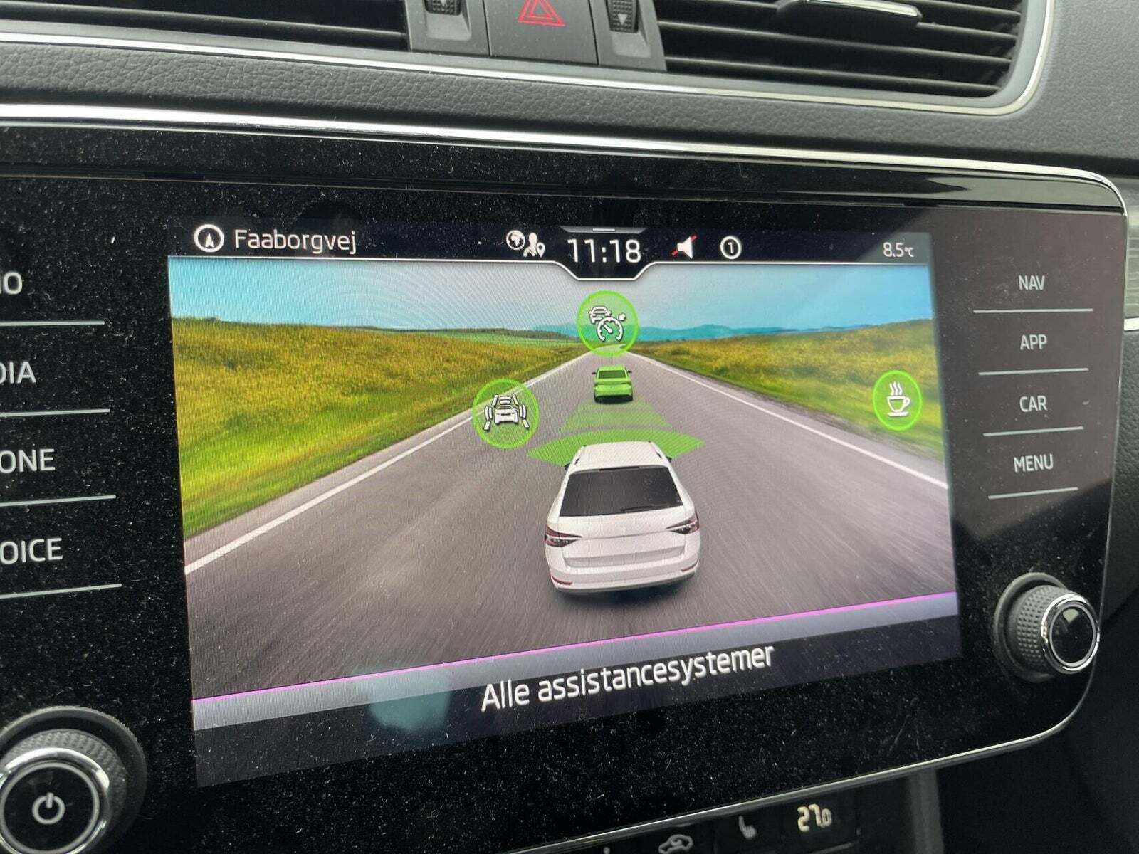 Grå Skoda Superb fra 2022