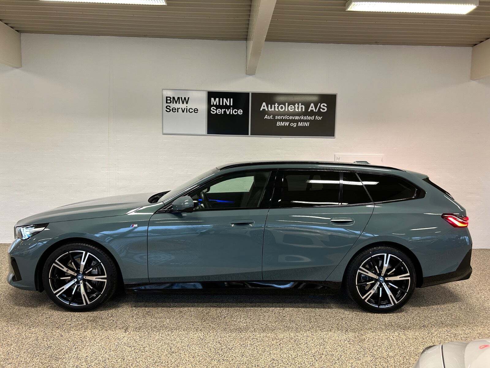 BMW i5 eDrive40 Touring Fully Charged
