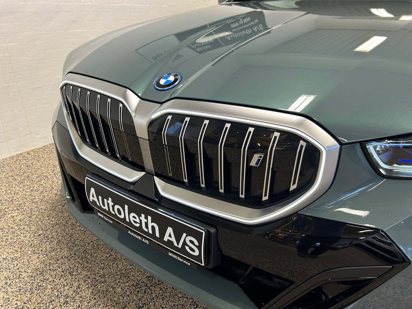 BMW i5 eDrive40 Touring Fully Charged