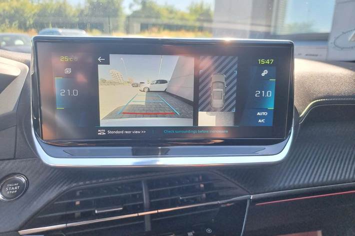 Blå Peugeot e-2008 fra 2021