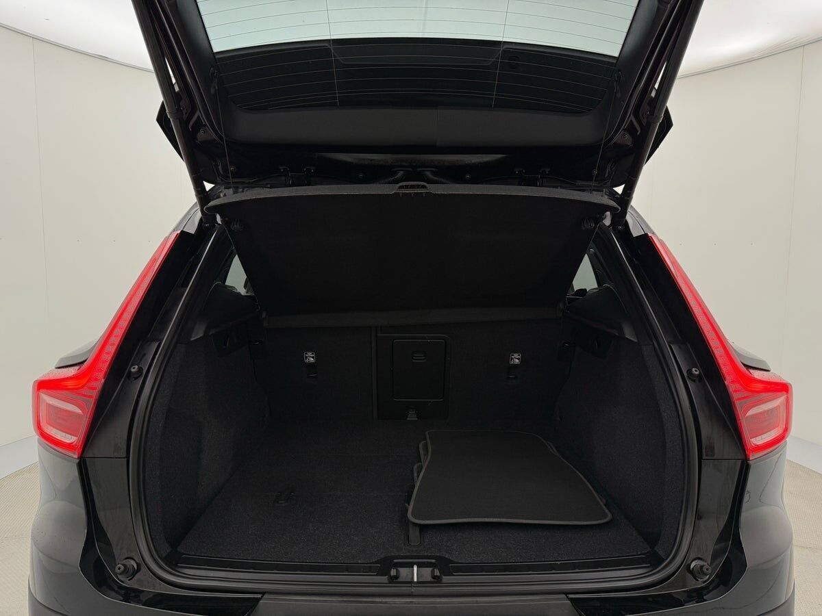 Sort Volvo XC40 fra 2023