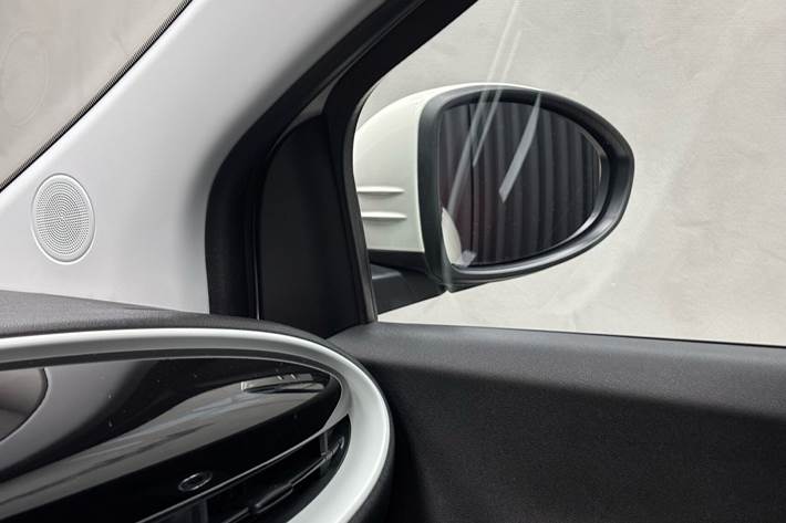 Hvid Fiat 500e fra 2023