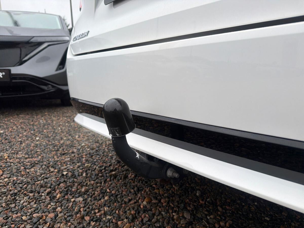 Hvid Toyota Corolla fra 2022