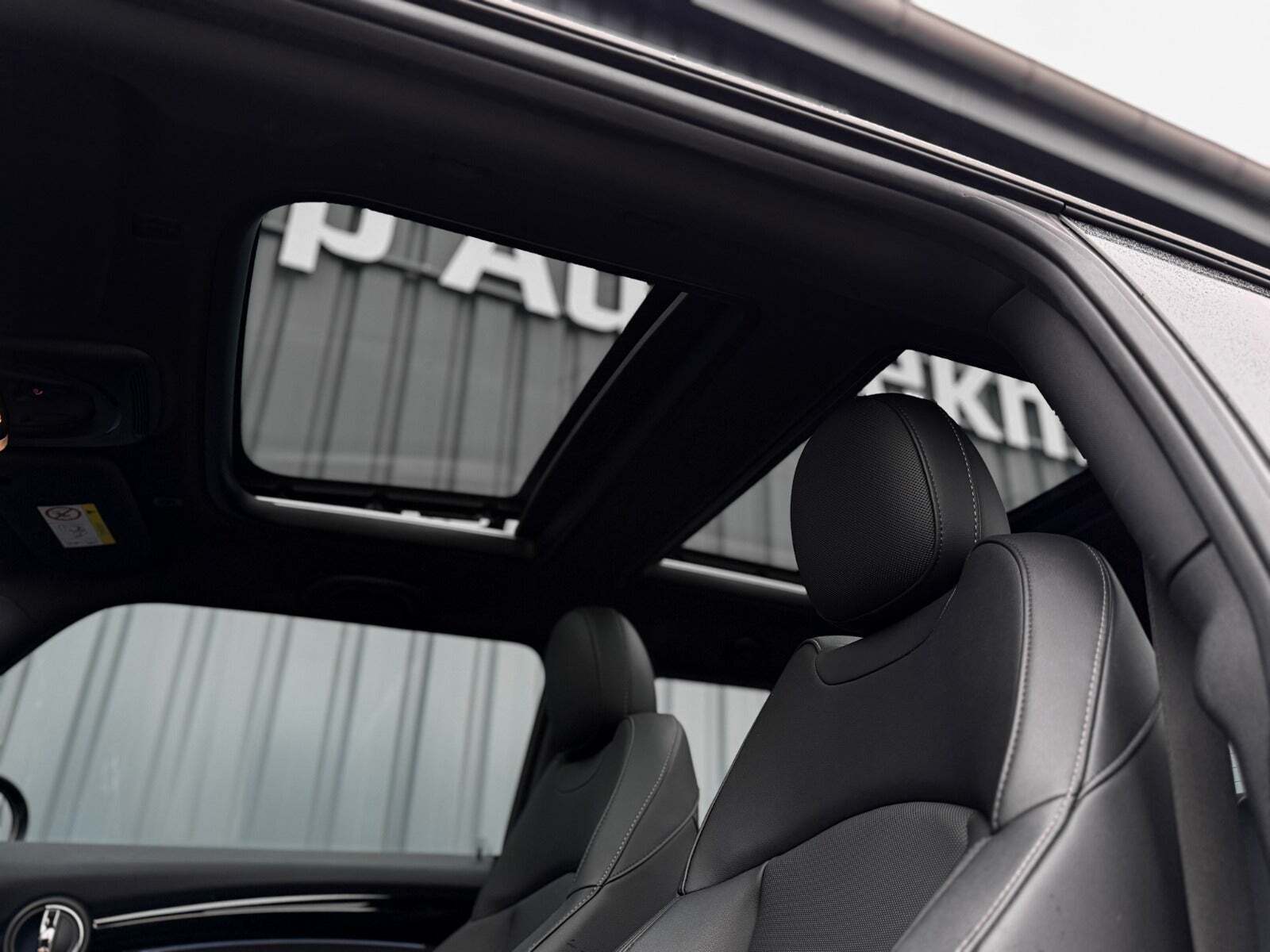 Sort Mini Cooper SE fra 2023