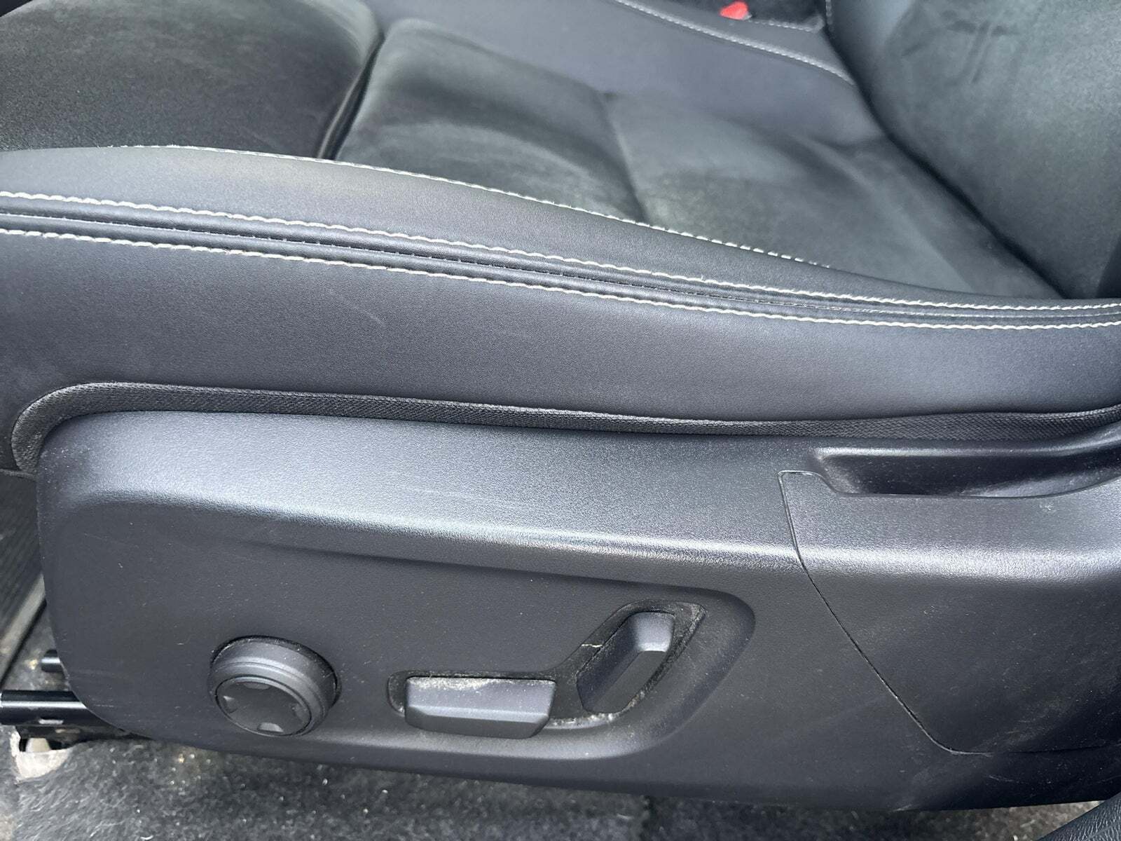 Grøn Volvo XC40 fra 2024