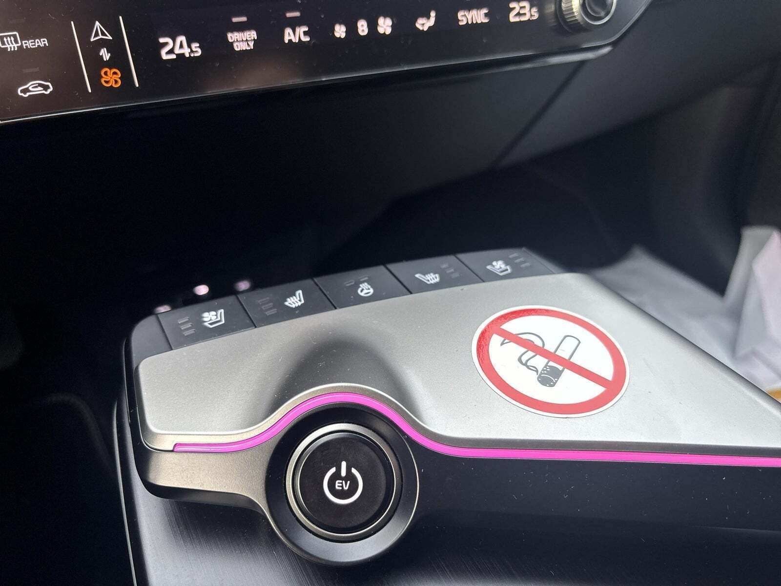 Grå Kia EV6 fra 2025