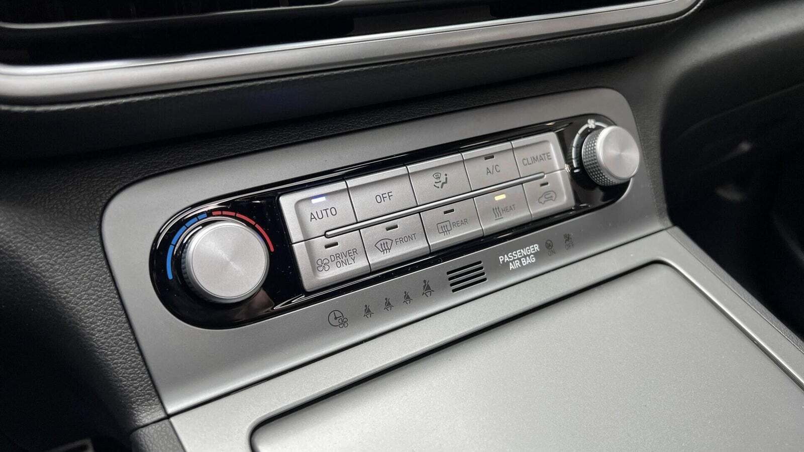 Grå Hyundai Kona fra 2021