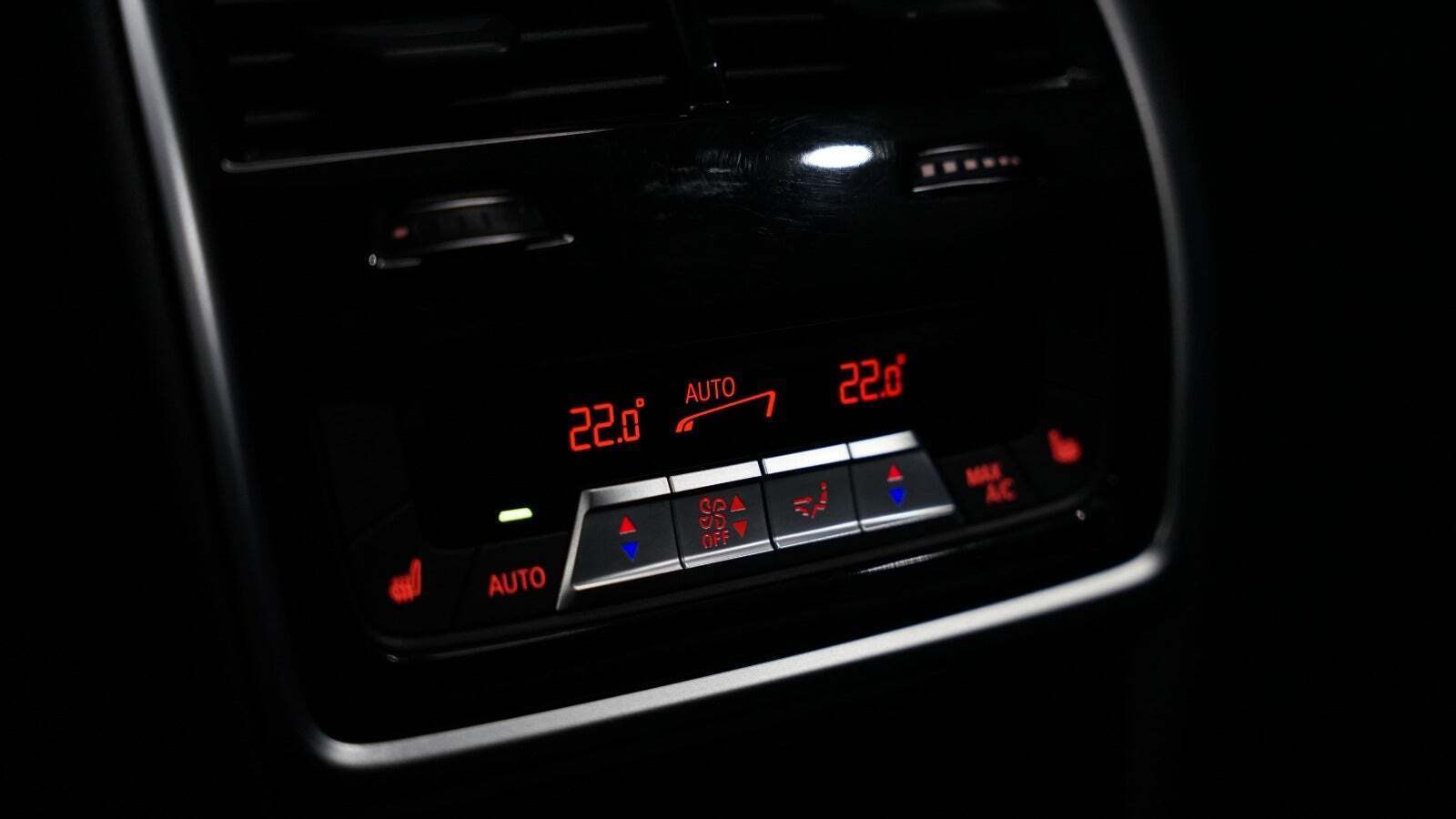 Grå BMW X5 fra 2022