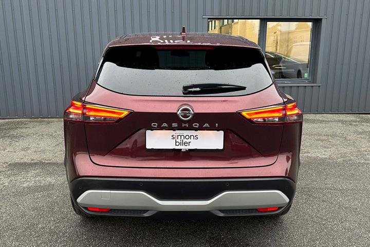 Rød Nissan Qashqai fra 2022
