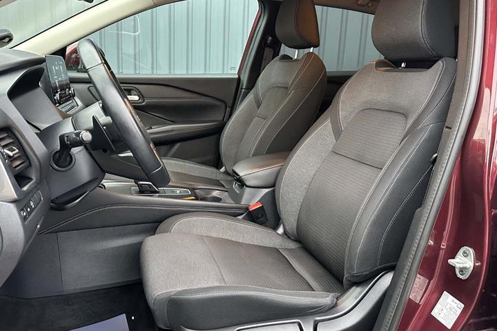 Rød Nissan Qashqai fra 2022