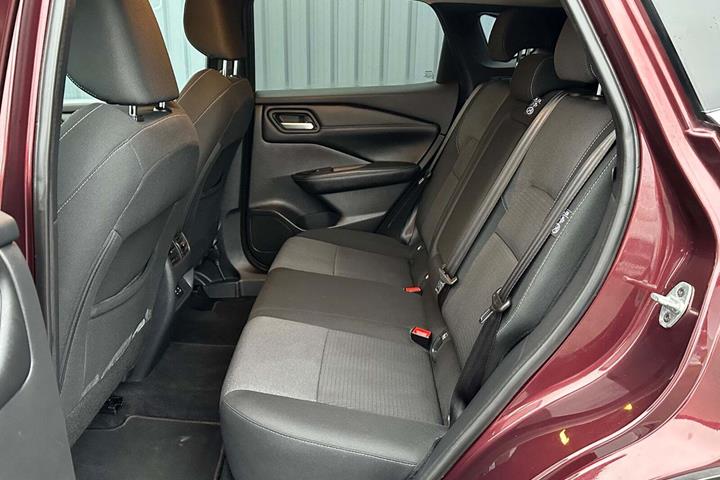 Rød Nissan Qashqai fra 2022