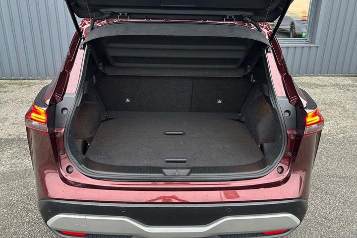 Rød Nissan Qashqai fra 2022