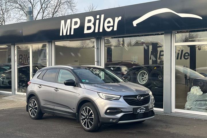 Sølv Opel Grandland X fra 2021 set udefra