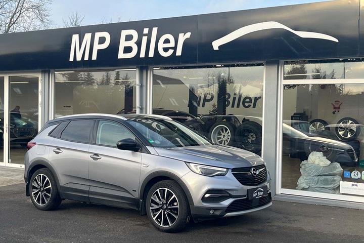 Sølv Opel Grandland X fra 2021 set udefra