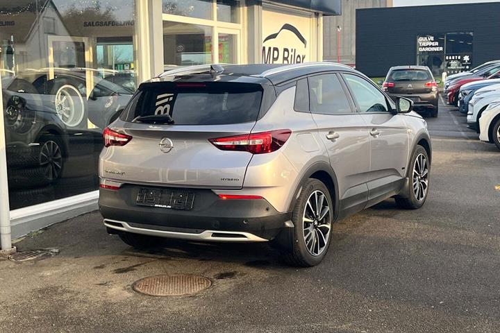 Sølv Opel Grandland X fra 2021