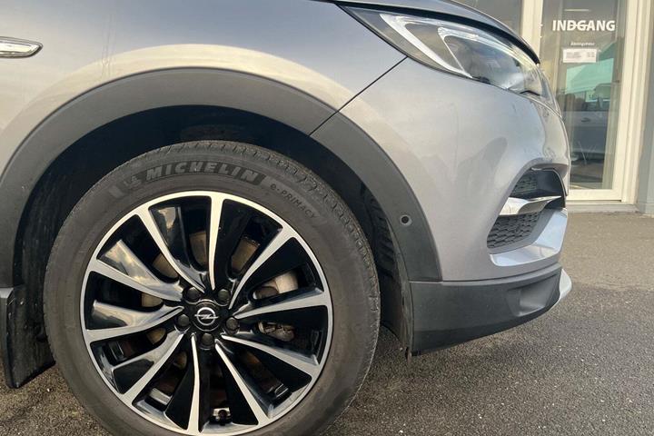 Sølv Opel Grandland X fra 2021