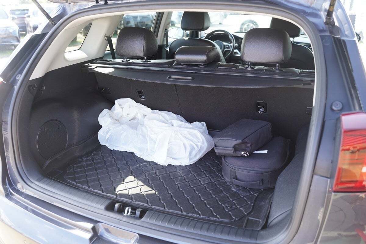 Grå Kia Niro fra 2021