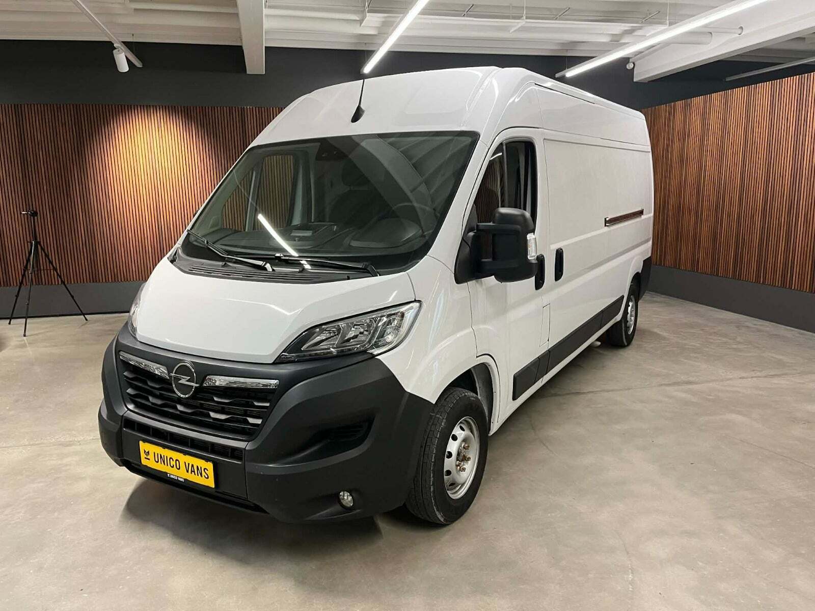 Opel Movano 33 2,2 BlueHDi 140 L3H2 Enjoy Pro Van