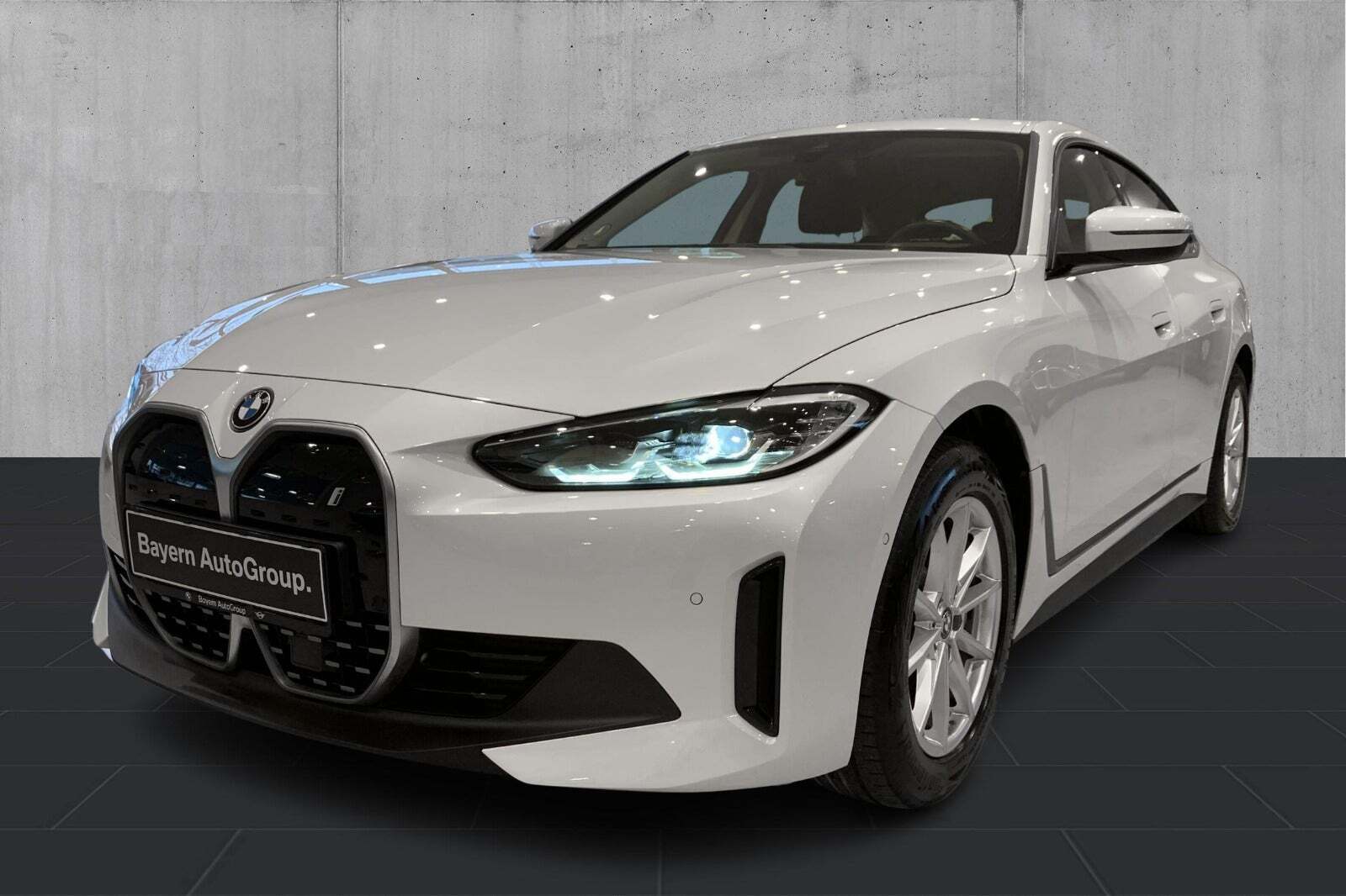 Hvid BMW i4 fra 2023