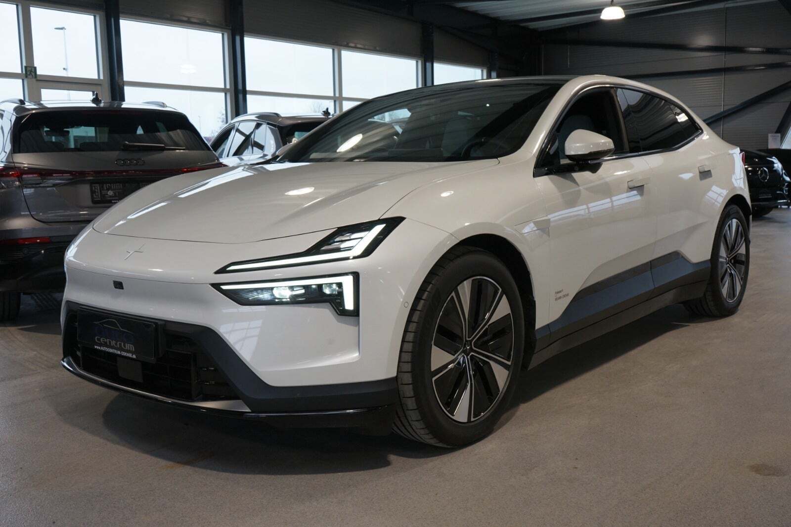 Hvid Polestar 4 fra 2025