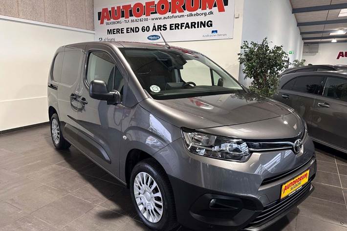 Grå Toyota ProAce City fra 2021