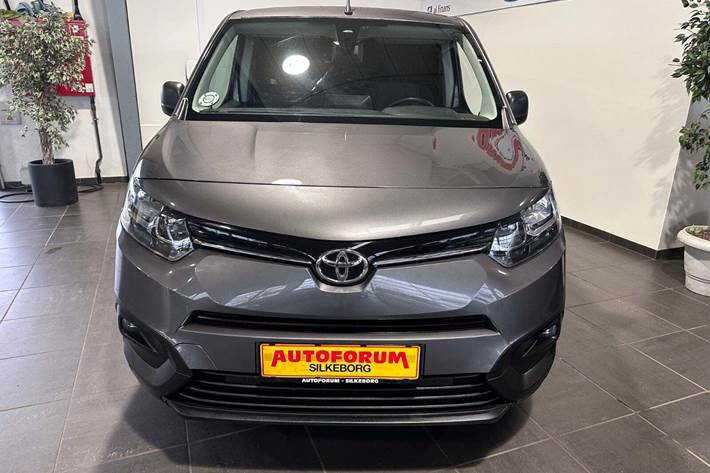 Grå Toyota ProAce City fra 2021