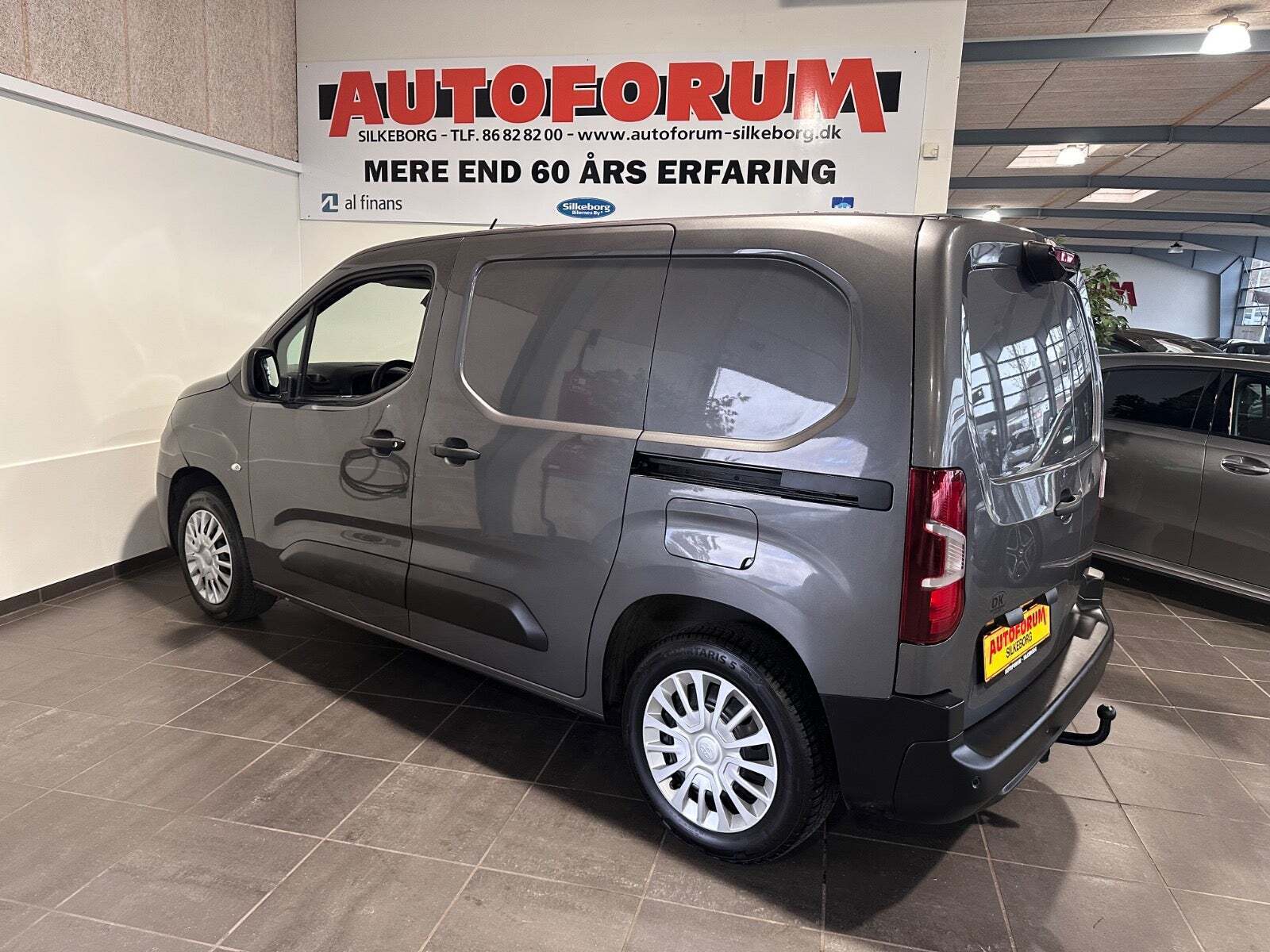 Grå Toyota ProAce City fra 2021