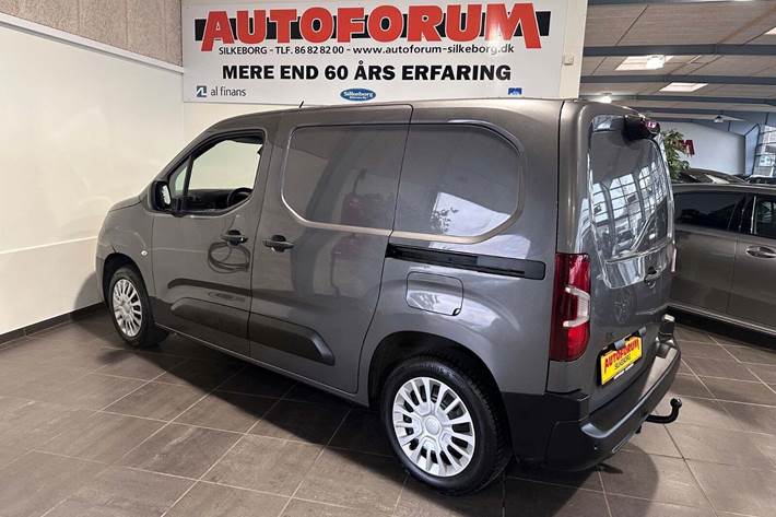 Grå Toyota ProAce City fra 2021