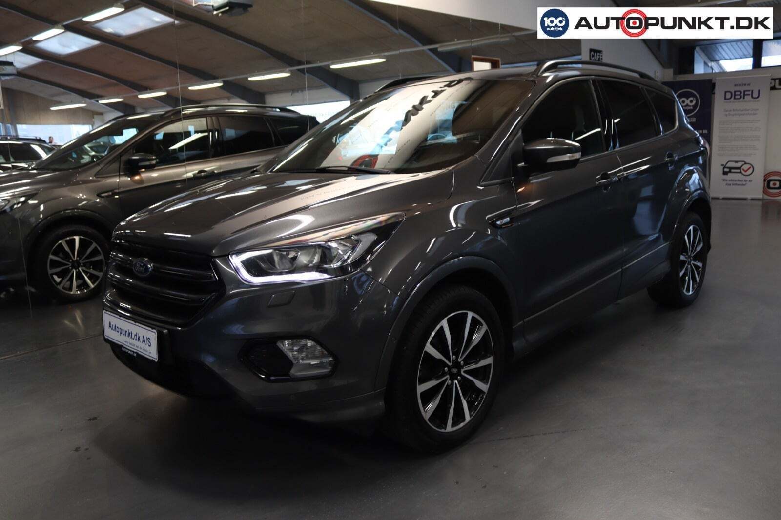 Grå Ford Kuga fra 2019